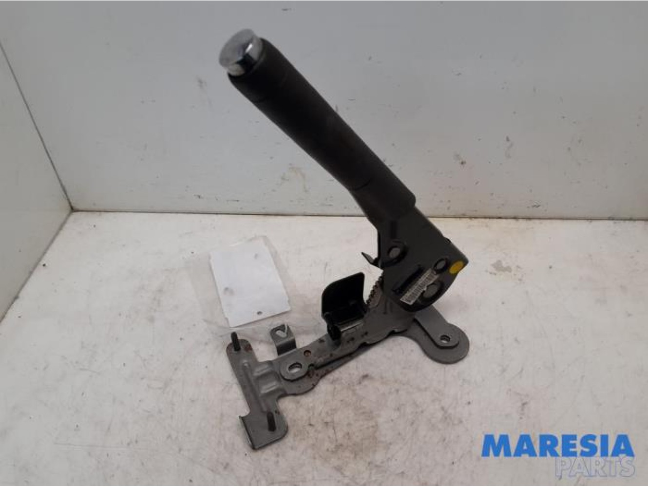 Peugeot - 208 - Parking brake lever