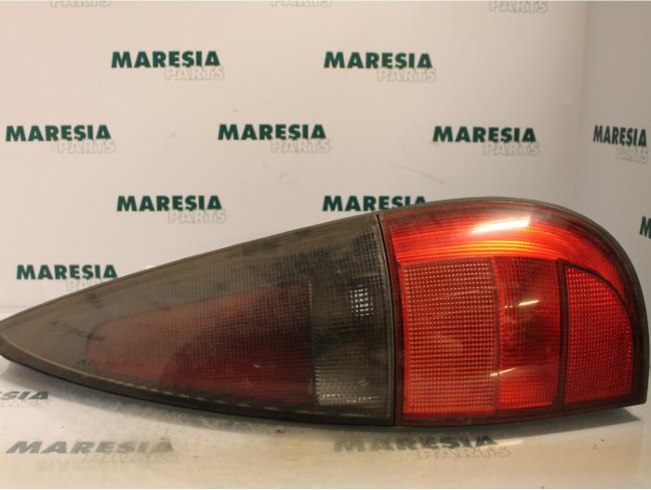 Renault - Laguna - Taillight, right