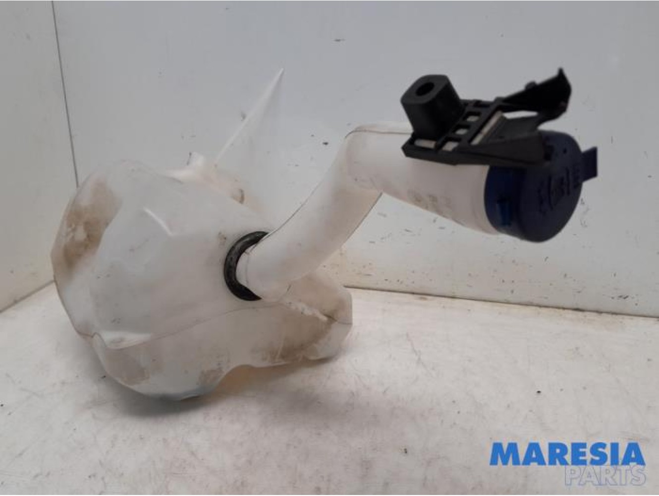 Fiat - Punto - Front windscreen washer reservoir