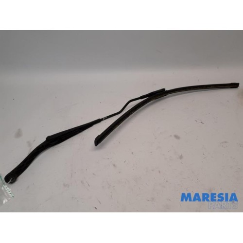 Fiat - Punto - Front wiper arm
