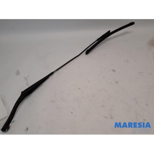 Fiat - Punto - Front wiper arm