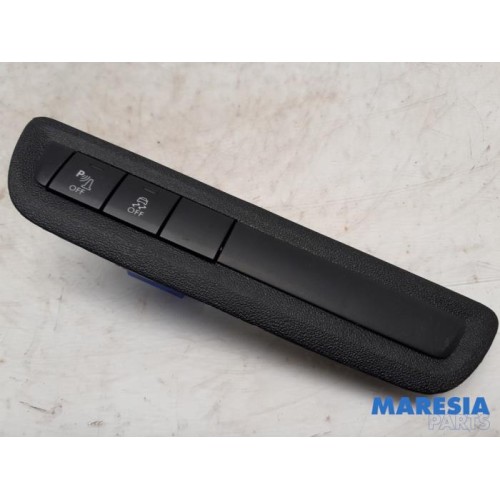Peugeot - 208 - Switch