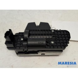 Peugeot - 208 - Tailgate lock mechanism