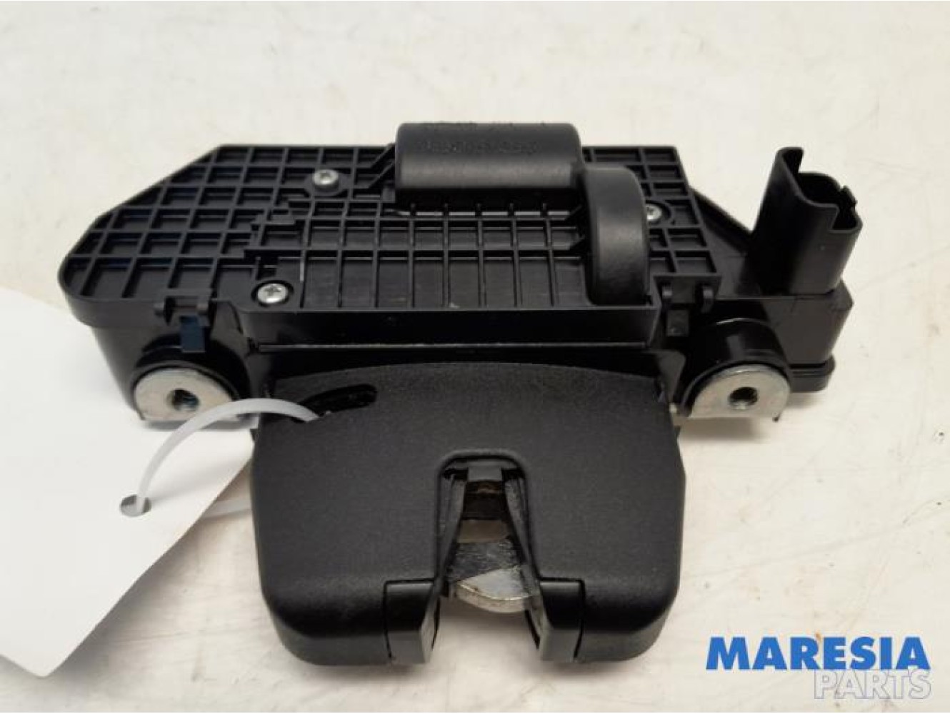Peugeot - 208 - Tailgate lock mechanism