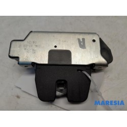 Peugeot - 208 - Tailgate lock mechanism