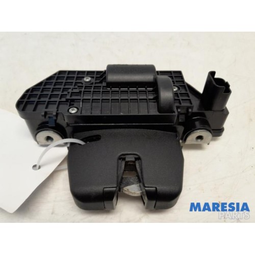 Peugeot - 208 - Tailgate lock mechanism