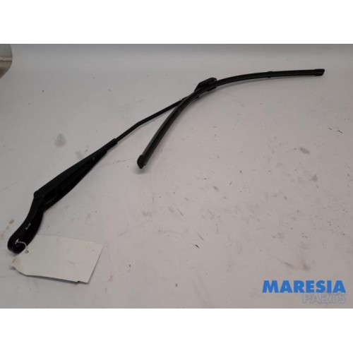 Peugeot - 208 - Front wiper arm