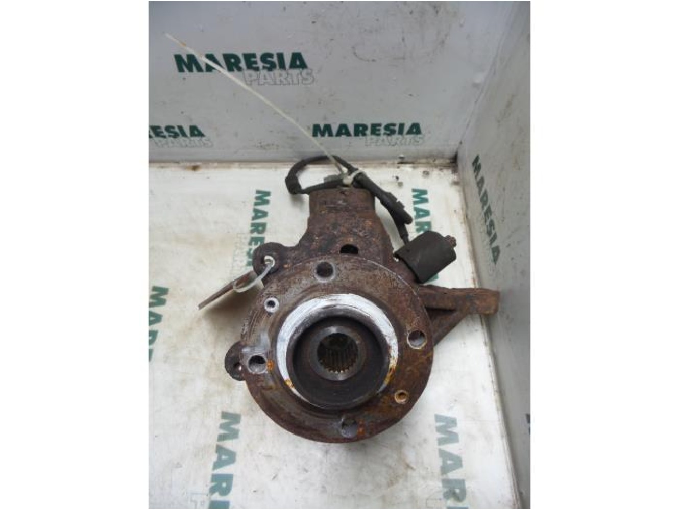 Peugeot - 306 - Knuckle, front left