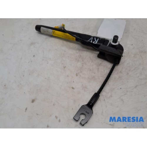Fiat - 500 - Seatbelt tensioner, right