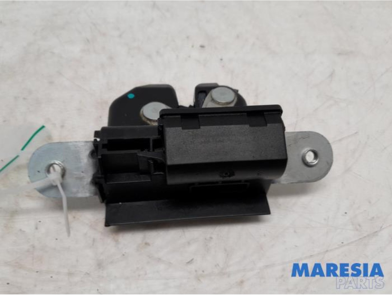 Fiat - 500 - Tailgate lock mechanism