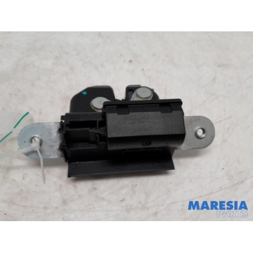 Fiat - 500 - Tailgate lock mechanism