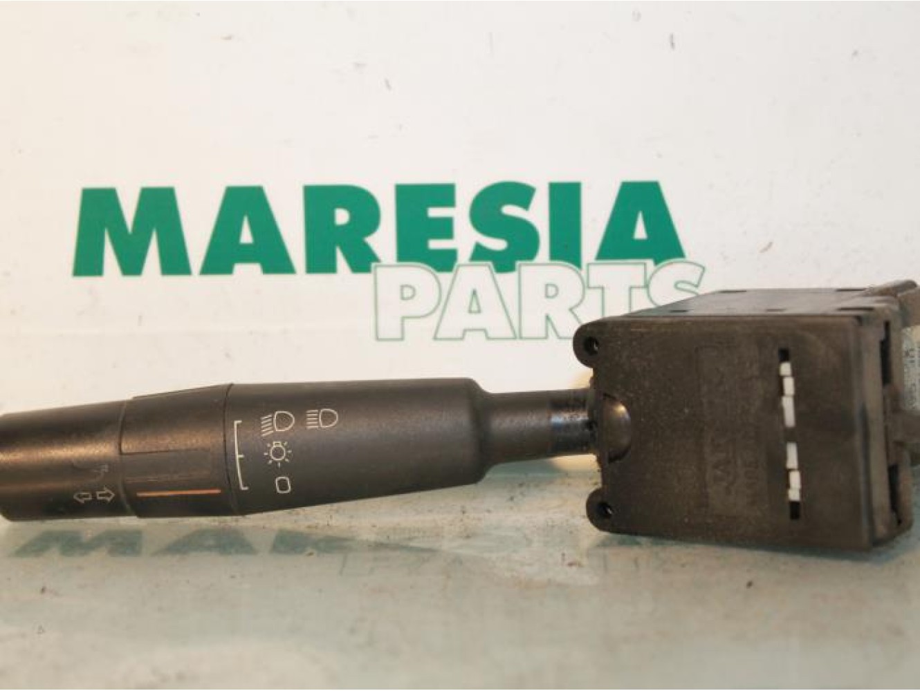 Peugeot - 106 - Indicator switch