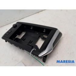 Peugeot - 208 - Panneau commande radio