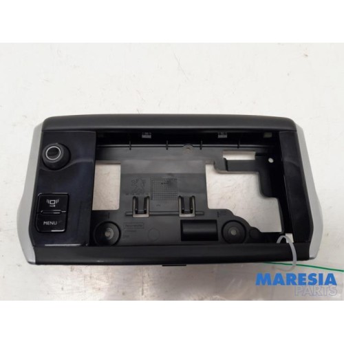 Peugeot - 208 - Radio control panel