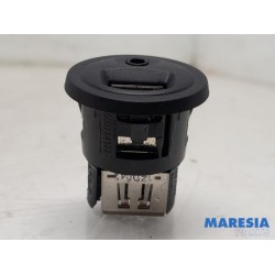 Peugeot - 208 - AUX / USB connection