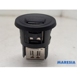 Peugeot - 208 - AUX / USB connection