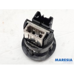 Peugeot - 208 - AUX / USB connection