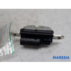 Fiat - 500 - Tailgate lock mechanism