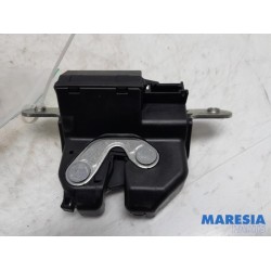 Fiat - 500 - Tailgate lock mechanism
