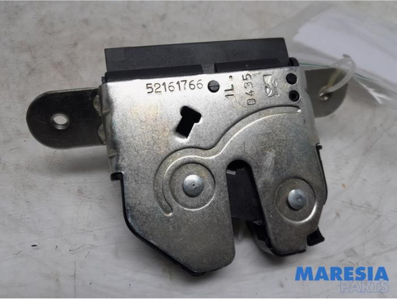 Fiat - 500 - Tailgate lock mechanism