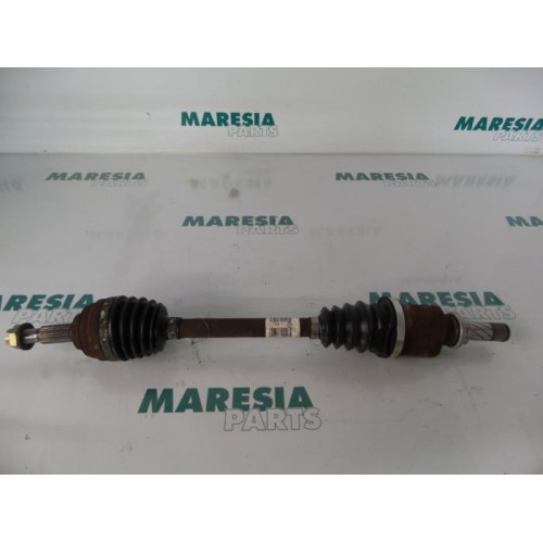 Renault - Clio - Front drive shaft, left