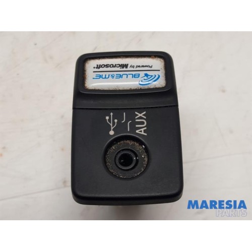 Fiat - 500 - AUX / USB-Anschluss