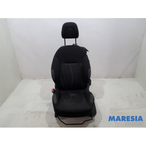 Peugeot - 208 - Sitz links