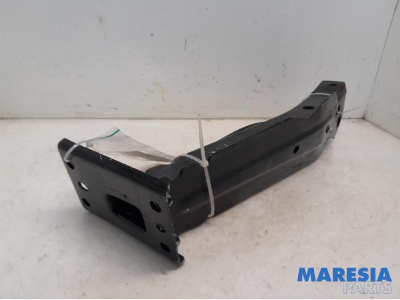 Fiat - 500 - Front wishbone support, left