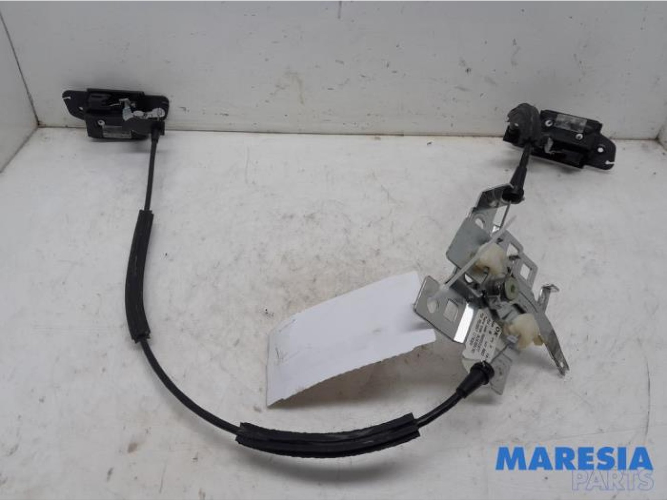 Peugeot - 3008 - Tailgate lock mechanism
