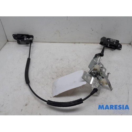 Peugeot - 3008 - Tailgate lock mechanism
