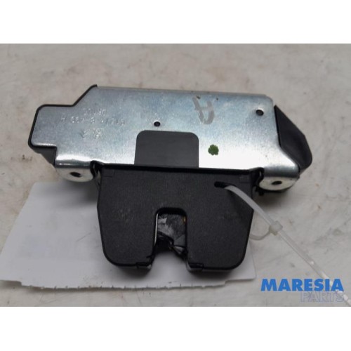 Peugeot - 3008 - Tailgate lock mechanism