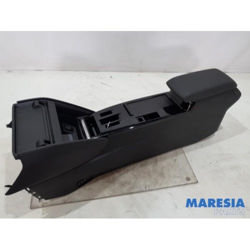 Citroen - C4 - Middle console