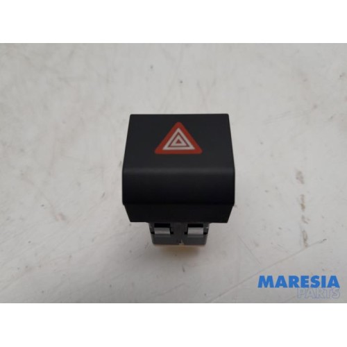 Citroen - C4 - Panic lighting switch