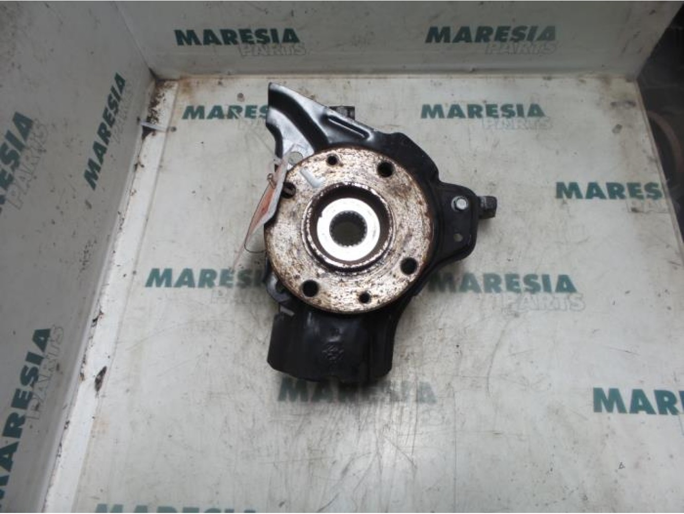 Fiat - Punto - Achsschenkel links vorne