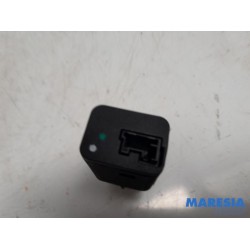 Citroen - C4 - Prise USB