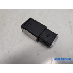 Citroen - C4 - Prise USB