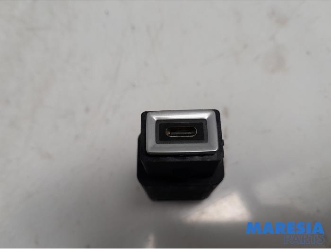 Citroen - C4 - Prise USB