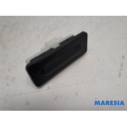 Citroen - C4 - Tailgate switch