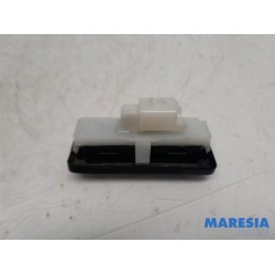 Citroen - C4 - Tailgate switch
