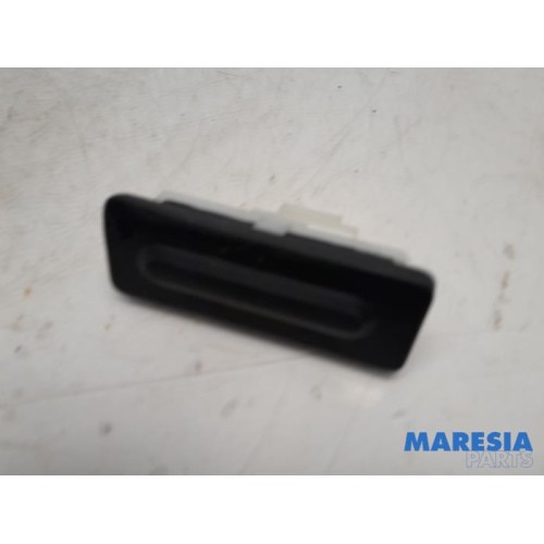Citroen - C4 - Tailgate switch