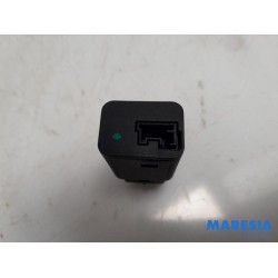 Citroen - C4 - AUX / USB connection