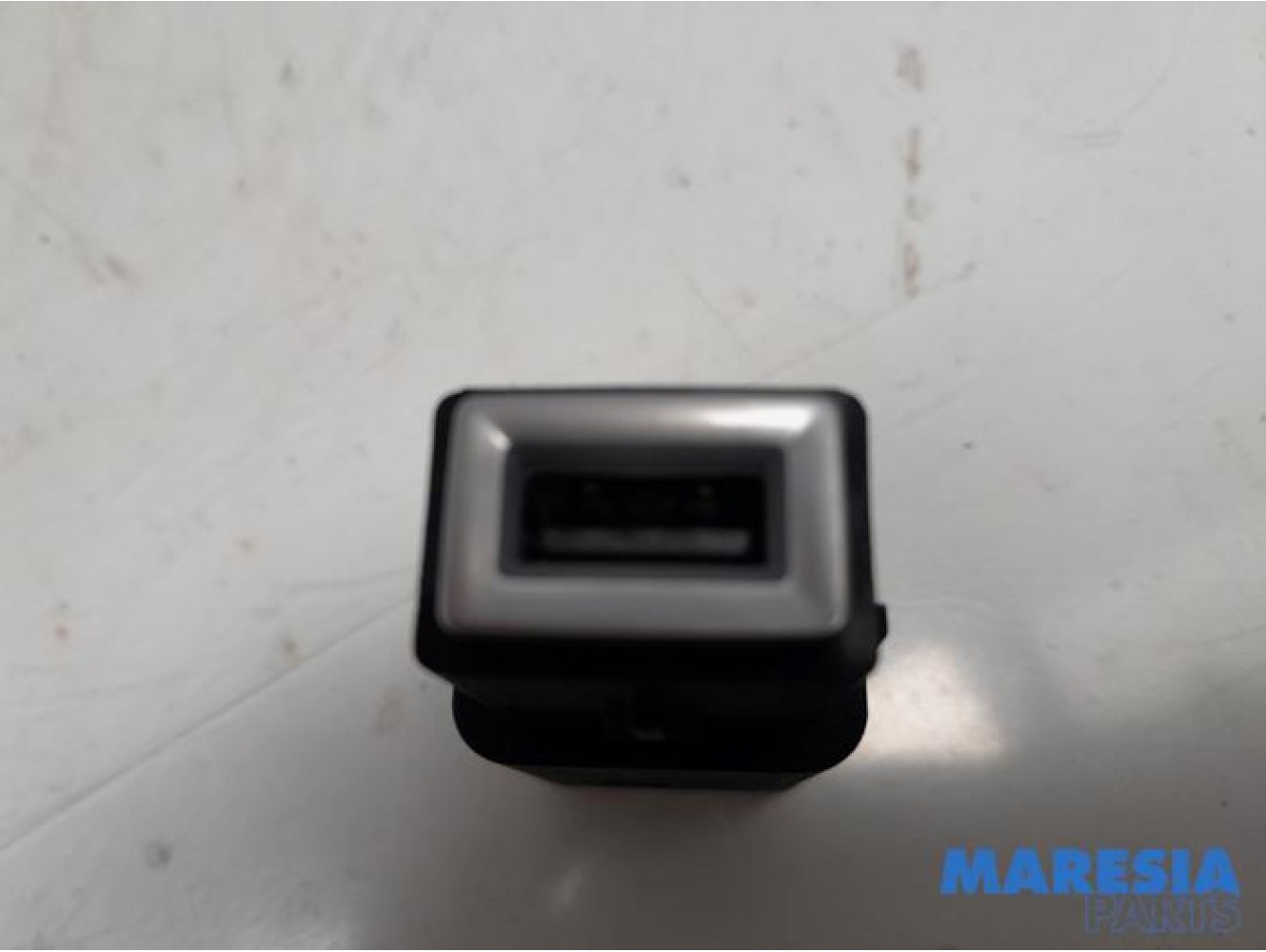 Citroen - C4 - AUX / USB connection