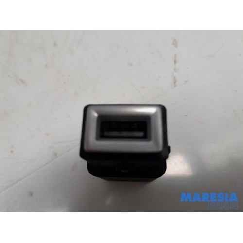 Citroen - C4 - AUX / USB connection