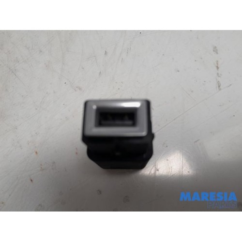 Citroen - C4 - AUX / USB connection