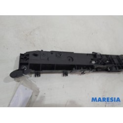 Renault - Captur - Lock plate