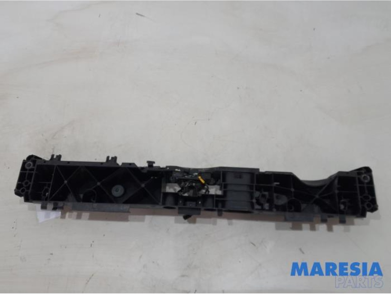 Renault - Captur - Lock plate