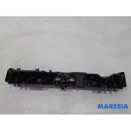 Renault - Captur - Lock plate