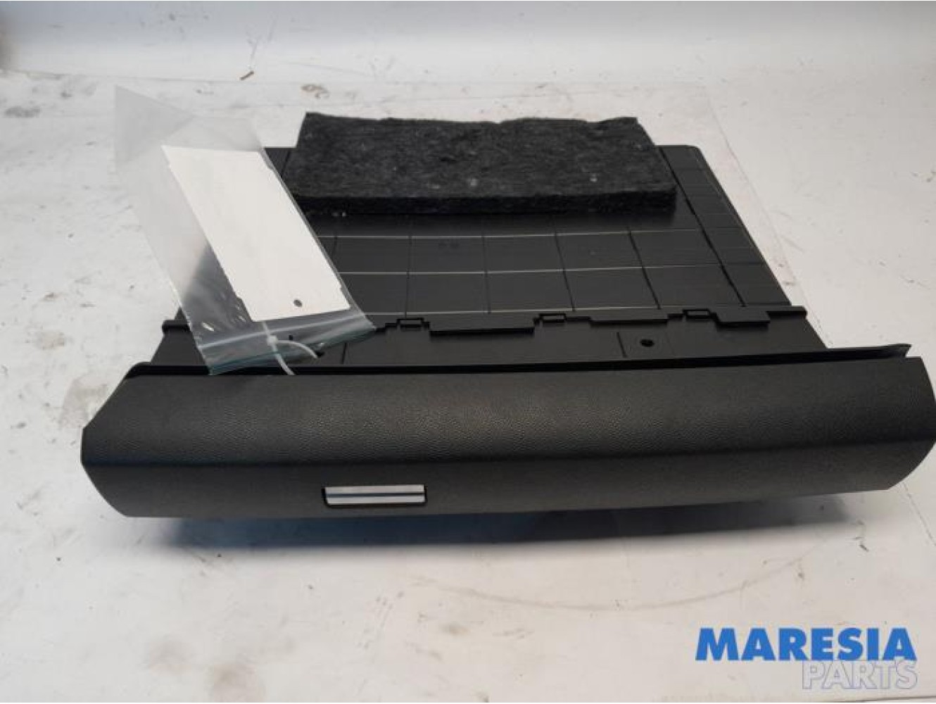 Citroen - C4 - Glovebox