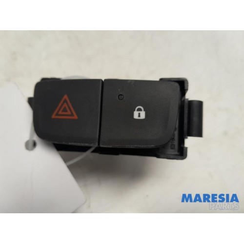 Fiat - Talento - Panic lighting switch