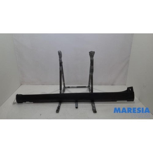 Citroen - C4 Cactus - Zijskirt links